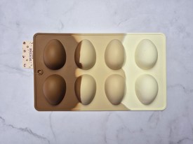 Molde silicona tricolor 8 huevos lisos